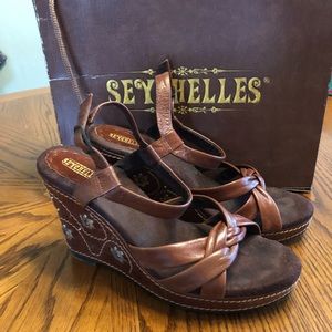 Seychelles brown wedges